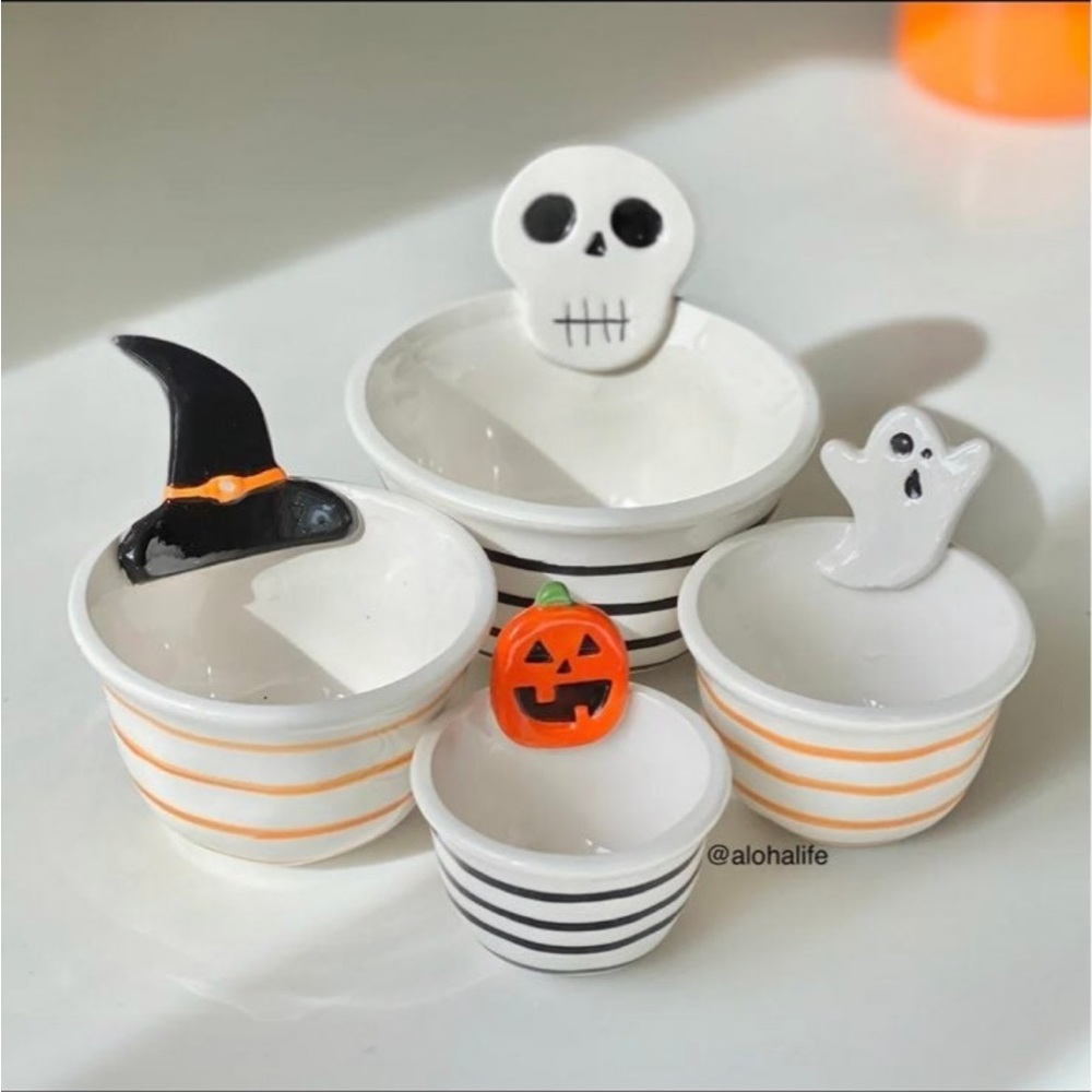 BAKESHOP HALLOWEEN MEASURING CUPS 
CERAMIC BRAND NEW